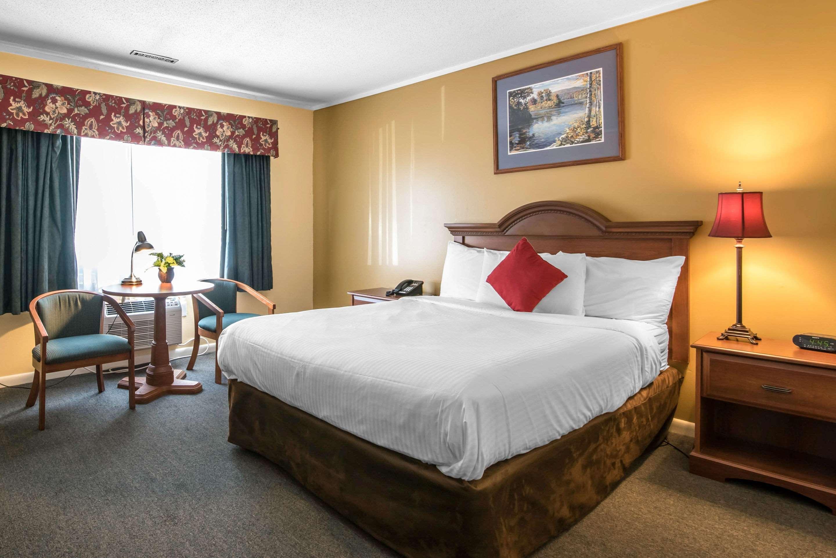 Tiltonlodge Inn & Suites Exteriör bild