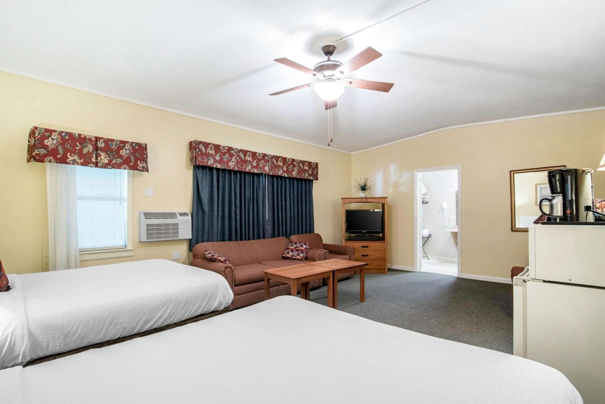 Tiltonlodge Inn & Suites Exteriör bild