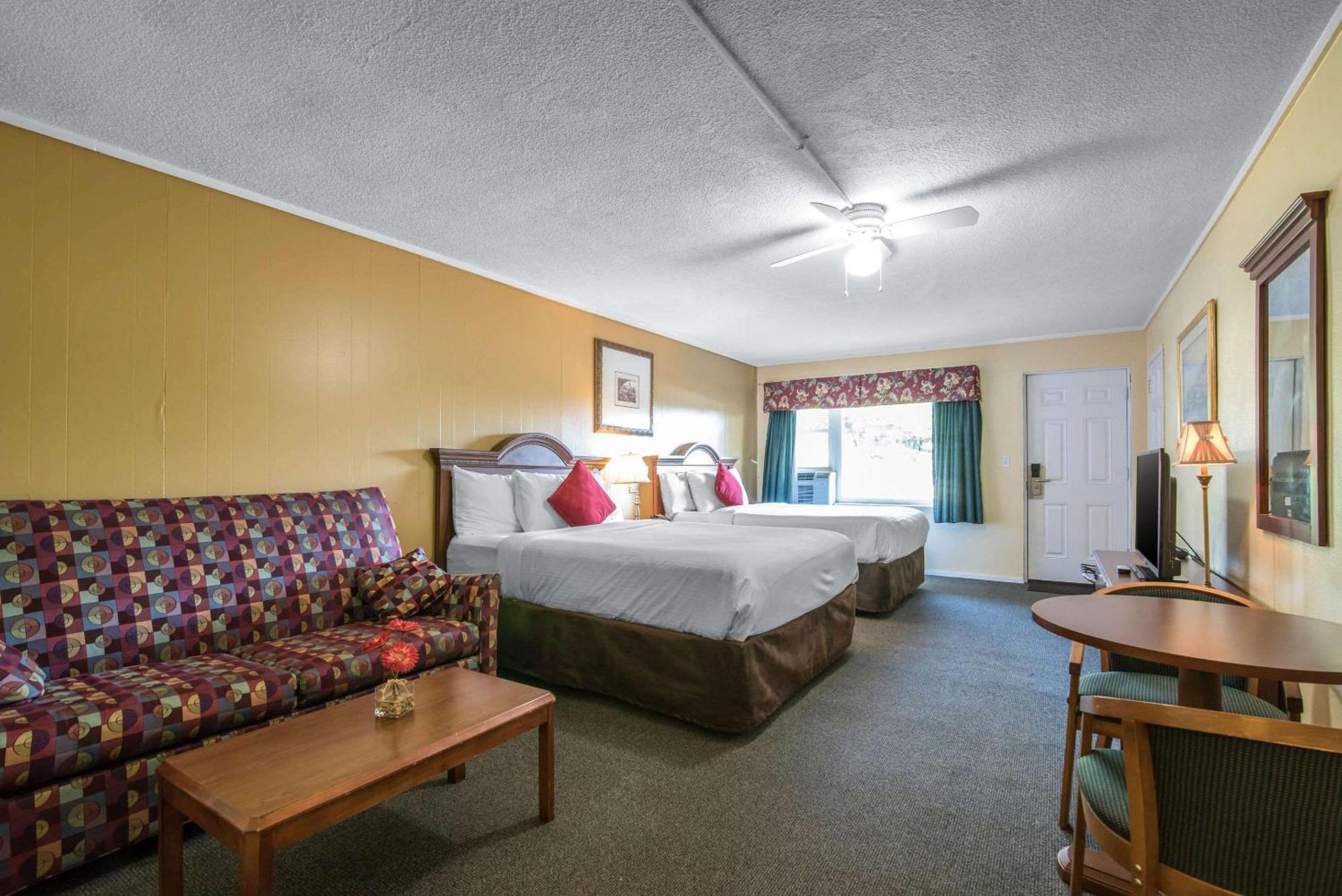 Tiltonlodge Inn & Suites Exteriör bild