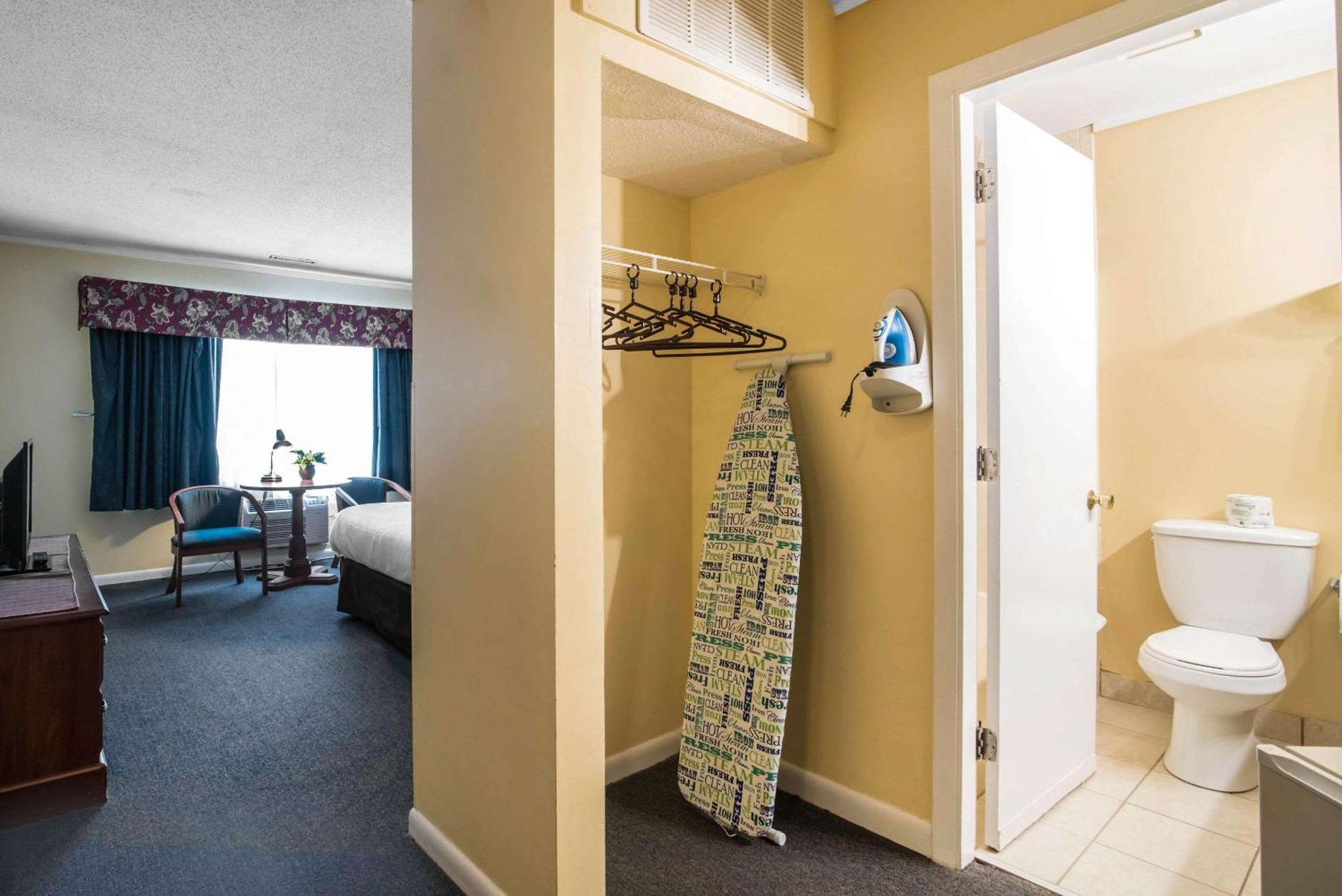 Tiltonlodge Inn & Suites Exteriör bild