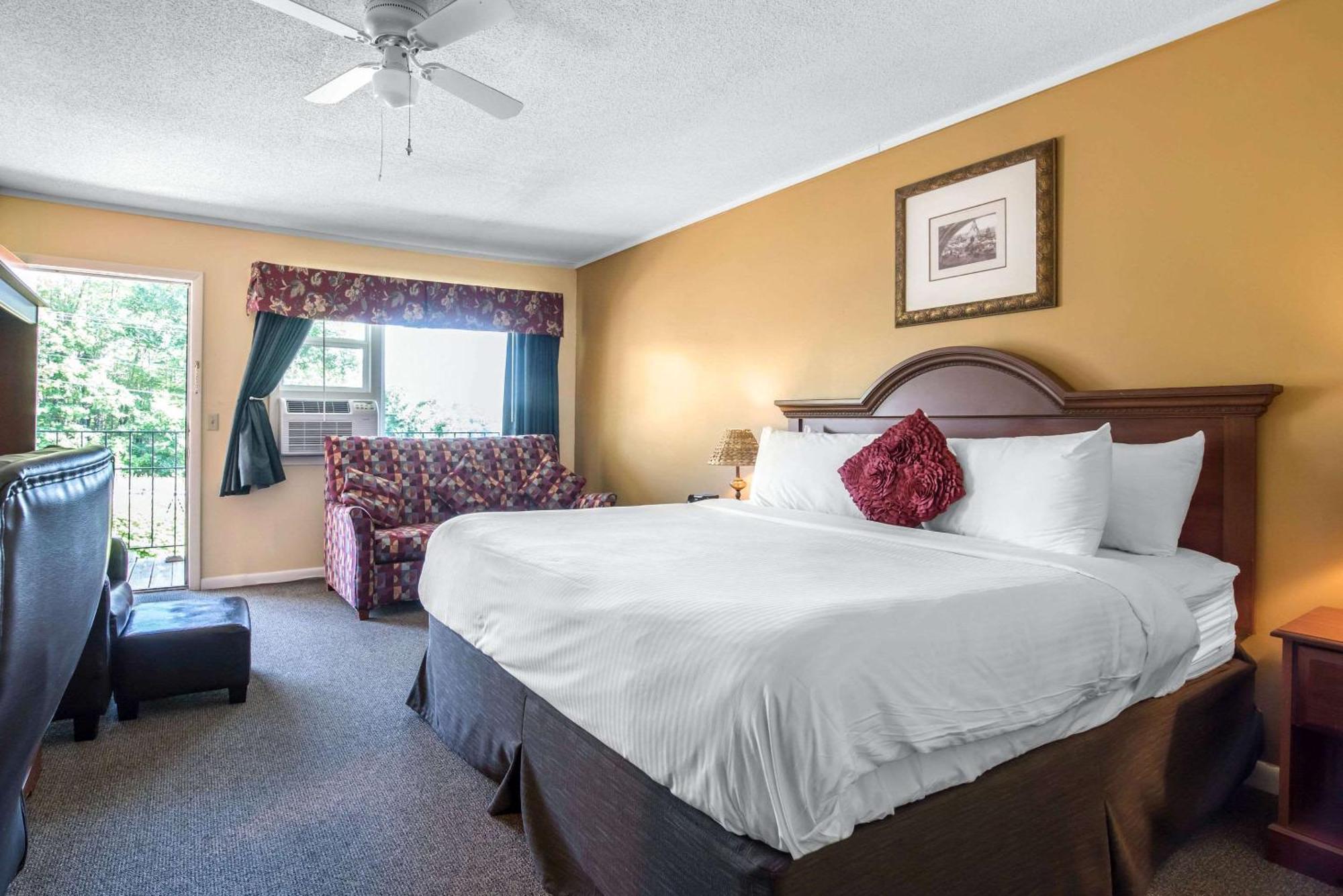 Tiltonlodge Inn & Suites Exteriör bild